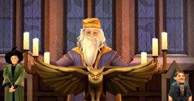 Dumbledore steht hinter seinem Rednerpult in der Großen Halle.
